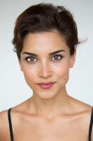 Amber Rose Revah في دور Dr Casey Amina