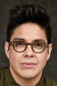 George Salazar dans le rôle de Happy (voice)