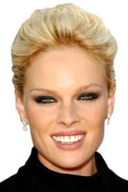 Kate Nauta في دور Lola
