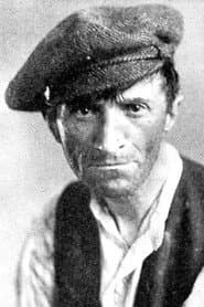 Harold Howard في دور Mr. Cluney