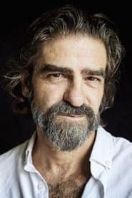 Gonzalo Cunill في دور Policía A