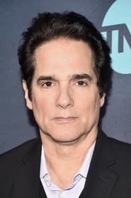 Yul Vazquez dans le rôle de Vinny Gorgeous