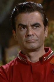 Phillip Pine dans le rôle de Sgt. Riordan