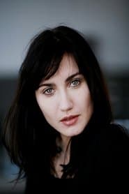 Mădălina Constantin as Amanda
