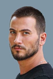 Cihan Yıldız في دور Injured Neanderthal