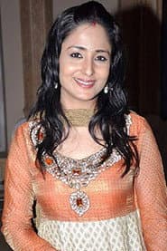 Lata Sabharwal dans le rôle de Radhika and Chandrika's Mother