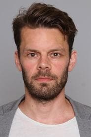 Björn Thors dans le rôle de Sindri Birkisson