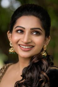 Nakshathra Nagesh dans le rôle de College Student