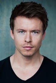 Todd Lasance dans le rôle de Darren Wesley