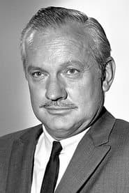 Russ Conway dans le rôle de Chief Agent Gunby