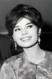 Pascale Petit في دور Mary Warren