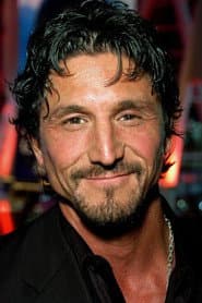 Tommy Gunn dans le rôle de Duane / Frogmen Leader
