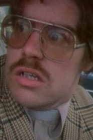 Craig Smith dans le rôle de Giles / 3rd Class Alien