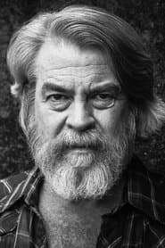 Lawrence Turner dans le rôle de Father