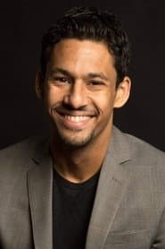 Aly Kassem dans le rôle de Javid