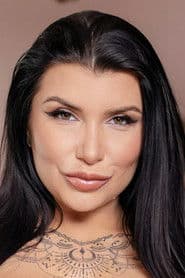Romi Rain dans le rôle de Self