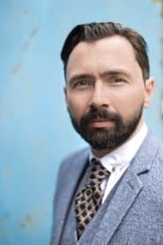 Adam Leese dans le rôle de Van Huffel