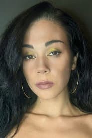 Nichollette Taylor Acosta dans le rôle de Caroline