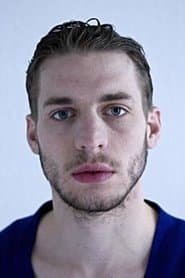 Damien Chapelle في دور Cédric