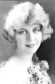Violet La Plante dans le rôle de Pansy Price