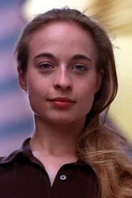 Sarah Wildor في دور Jonathan's Wife