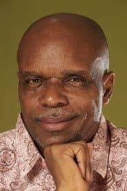 Mike Omoregbee في دور Chief Osaigbovo