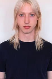 Riley Greer dans le rôle de Vocals / Guitar