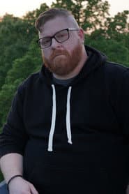 Adam Myles dans le rôle de Paranormal Investigator