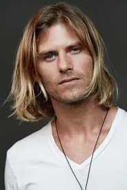 Jake Muxworthy dans le rôle de Henry