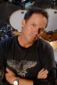 Scott Crago dans le rôle de Percussion, Drums (Tour Member)