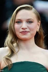 Mia Threapleton dans le rôle de Sister Liesl