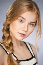 Laney Stiebing dans le rôle de Sara