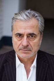 Martin Umbach في دور Psychiatrist