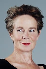 Celia Imrie dans le rôle de Homily Clock