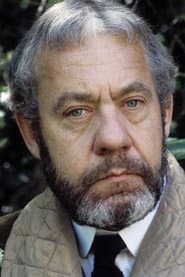Jonathan Adams dans le rôle de Dr. Everett V. Scott