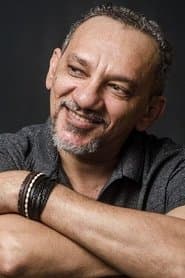 Sandro Guerra dans le rôle de Pastor Ailton
