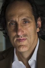 Richard Abraham dans le rôle de Hank Bloche