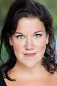 Beverly Rudd dans le rôle de Paula