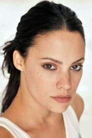 Camille De Pazzis في دور Moïra