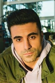 George Janko dans le rôle de Dash