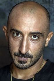 Loai Nofi في دور Wajdi