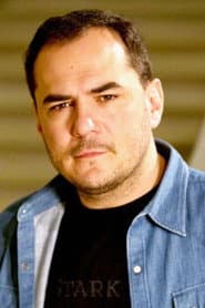 Ismael Serrano dans le rôle de Self