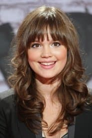 Emilia Schüle dans le rôle de Mila