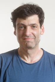Dan Ariely dans le rôle de Self - Behavioral Economist