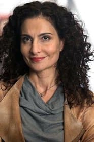 Proschat Madani dans le rôle de Dr. Bonomo
