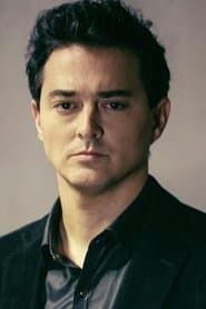 Joaquín Ortega في دور Falcon