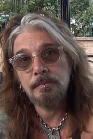 John Corabi dans le rôle de Guitar, Vocals