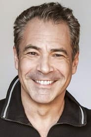 Gary Perez dans le rôle de Javier Cordero