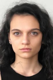 Büşra Albayrak dans le rôle de Büşra Serfiraz