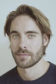 Jord Knotter as Hilton